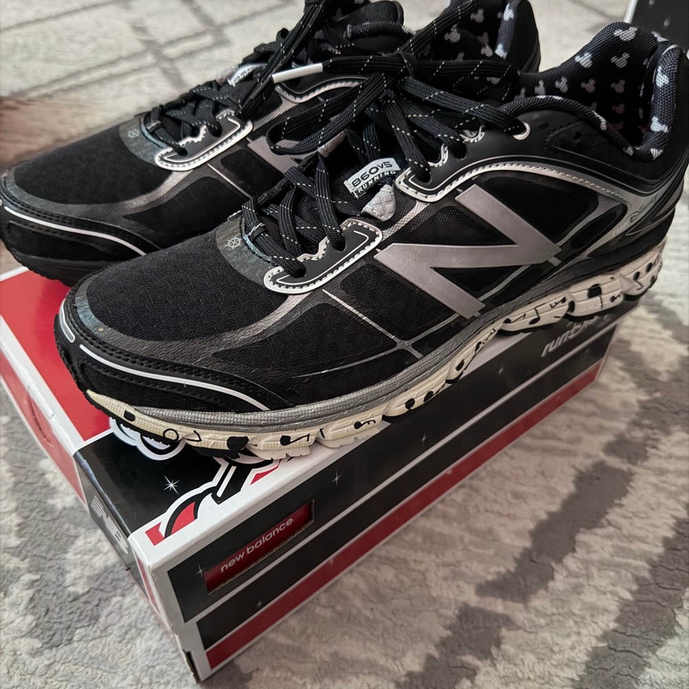 2015 RunDisney New Balance 960v5 Steamboat Willie Mickey Mouse Men Size 11.5